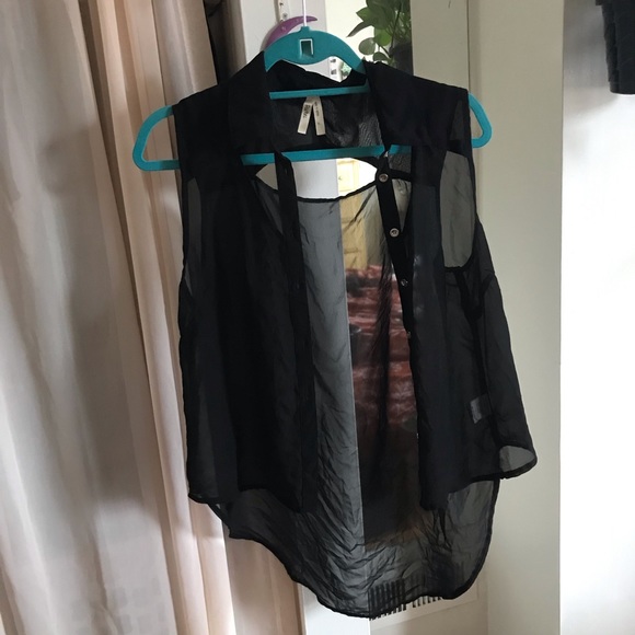 cut out tank top blouse | high-low | button down - Picture 5 of 9